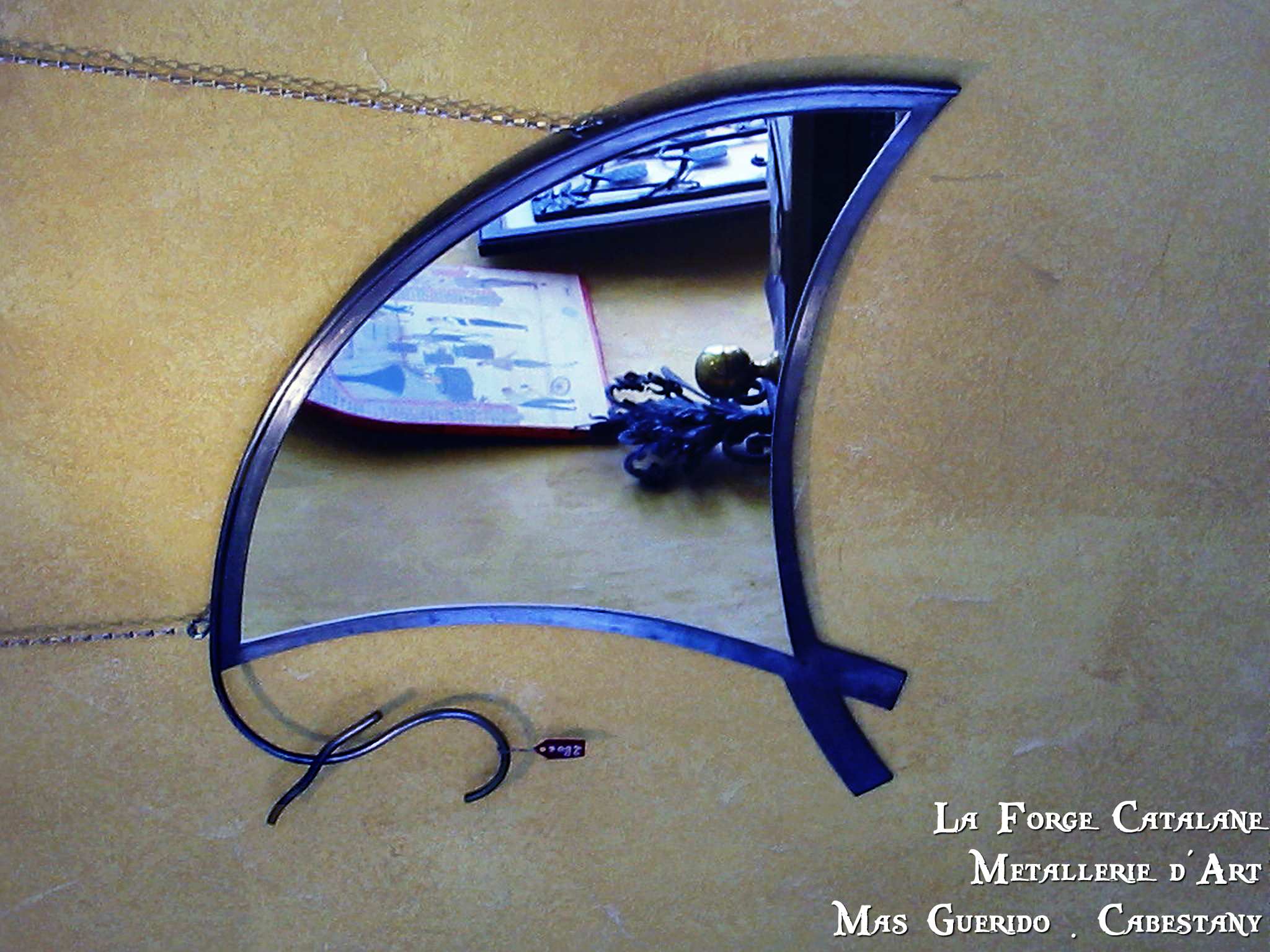 miroir forme voile forge catalane.jpg